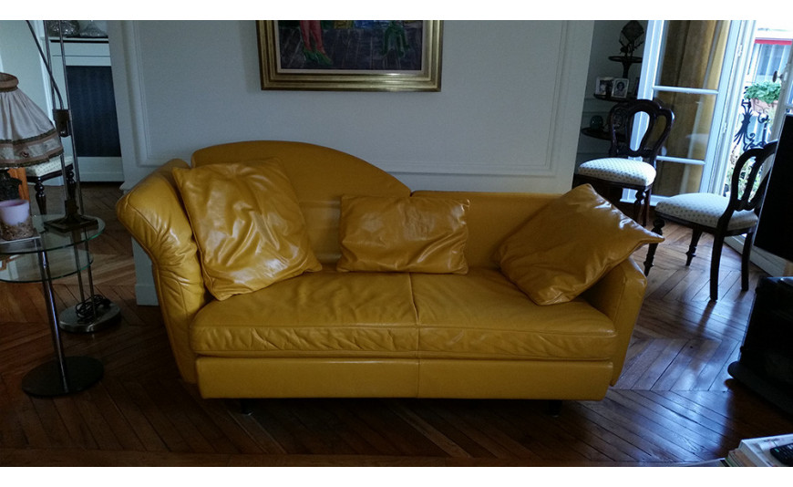 Rembourrage et retauration de couleur sur canapé en cuir à